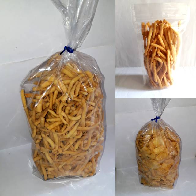 

Pangsit dan stik bawang/ sistik