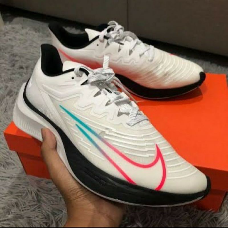 nike zoom gravity original