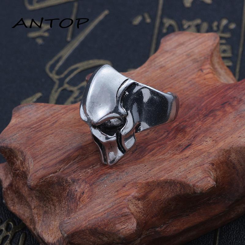 Cincin Bahan Alloy Bentuk Tengkorak Gaya Punk Retro Untuk Pria