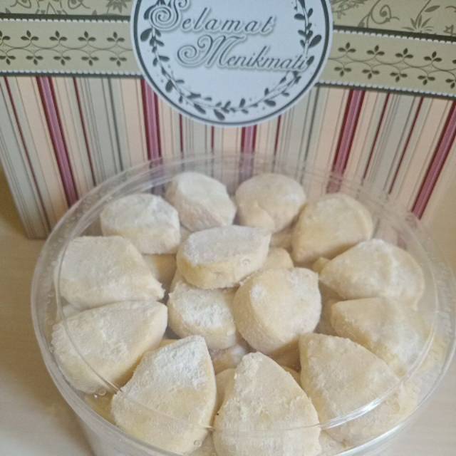 

Kue salju
