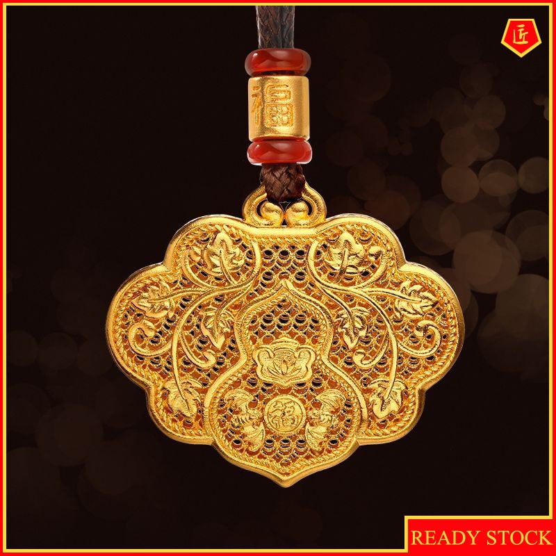 [Ready Stock]Fashion Hollowed-out Gold-Plated Carved Pendant Necklace