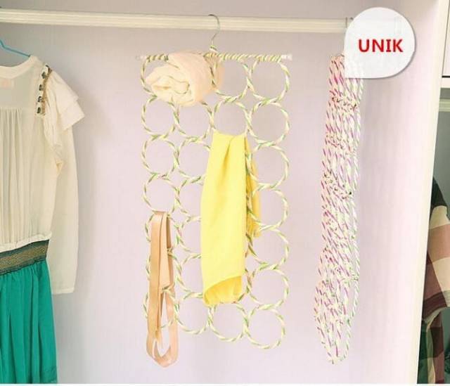 gantungan jilbab ,syal , tali pinggang / Hanger multifunction