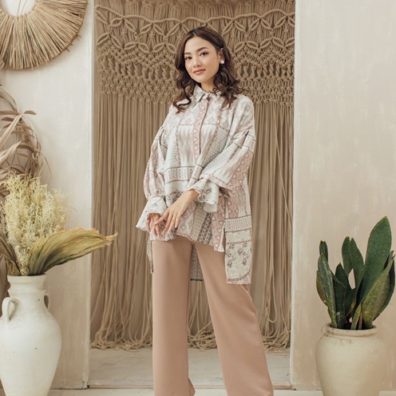 PRELOVED GIA BLOUSE PEACH CREAM M-L by WEARING KLAMBY