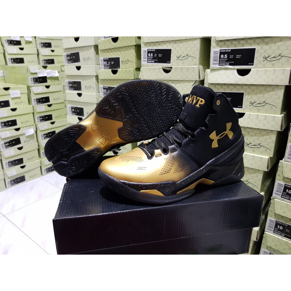 SEPATU BASKET UA CURRY2 HIGH MVP