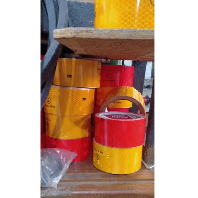 

sticker stiker box untuk kir warna kuning / merah harga per 5 meter