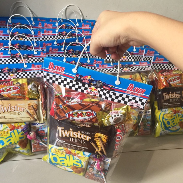 

PAKET SNACK ULTAH SUDAH TERMASUK LABEL TEMA CUSTOM