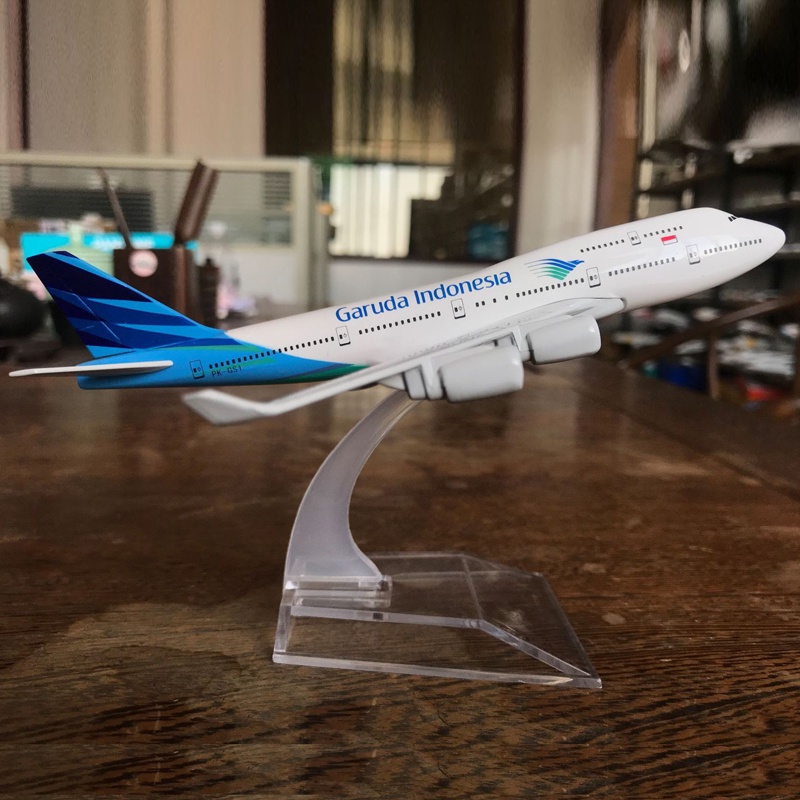 Garuda Indonesia B787 Model Pesawat Terbang Boeing 747 Lion Air B737 Bahan Alloy Ukuran 16CM