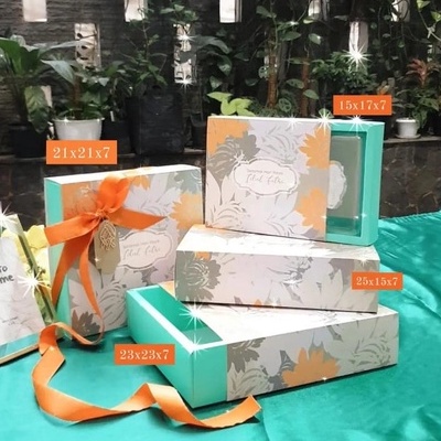 

25x15x7 cm BOX PREMIUM LEBARAN / IDUL FITRI FLORAL ORANGE FREE PITA