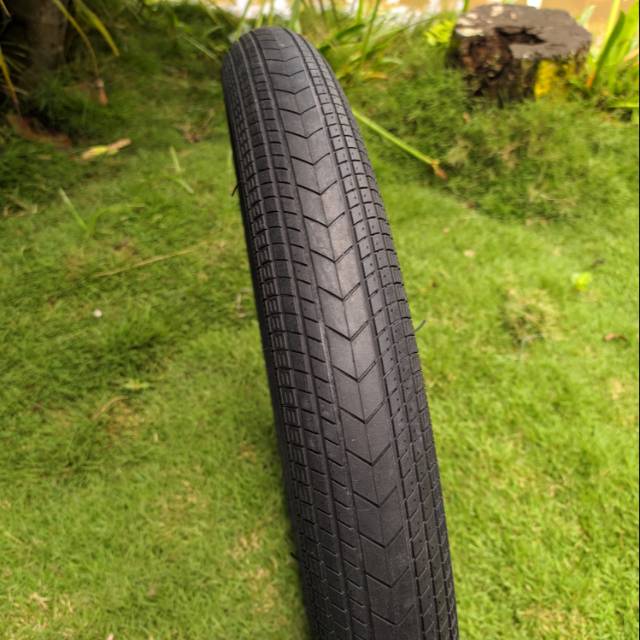 Ban luar sepeda CST OPERATIVE