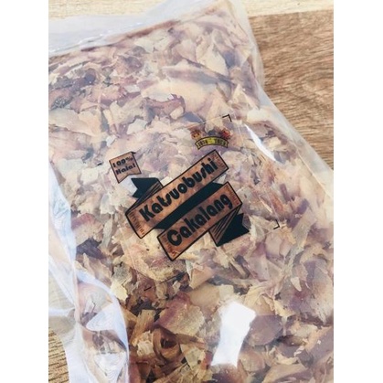 

Best! Katsuobushi , bonito flakes, ikan cakalang serut ecer 100 Gram. Untuk toping takoyaki. Halal