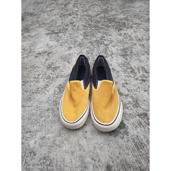 slip on saint barkley