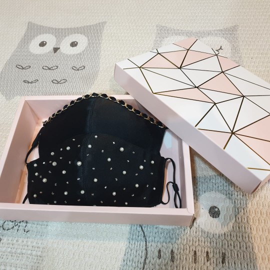 Masker Gold Velvet Masker Handmade Desainer Simple Casual Elegan