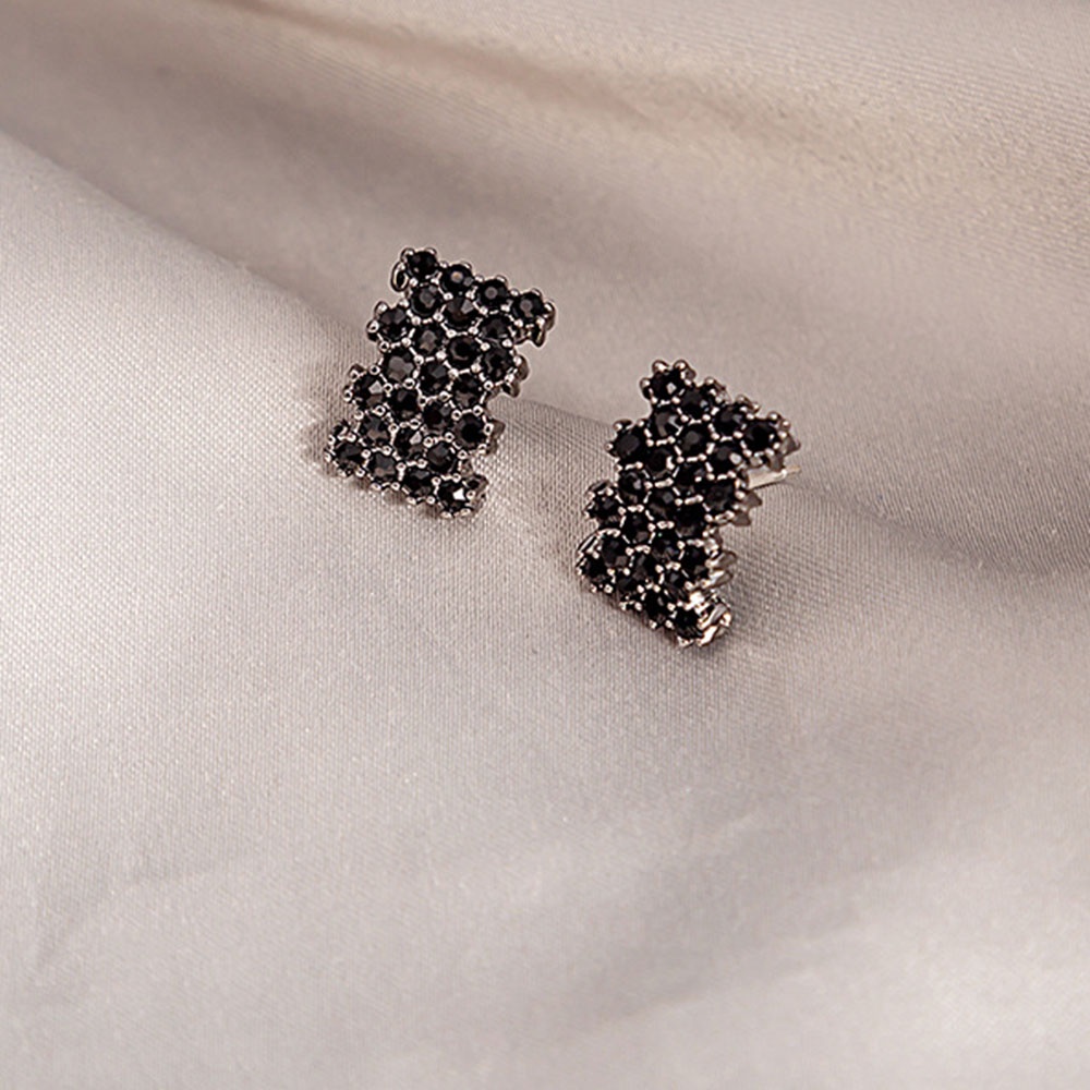 Anting Stud Bentuk Persegi Geometris Bahan Resin Warna Hitam Gaya Vintage Untuk Wanita