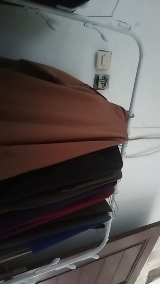 Windproof Clothes Hanger Dengan Gantungan Topi -putih Mg733