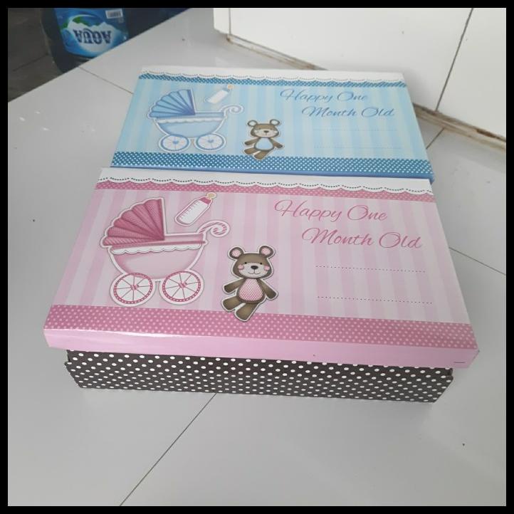 Box Hampers Souvenir Bayi 1 Bulan 34X19X11Cm Stock Terbatas