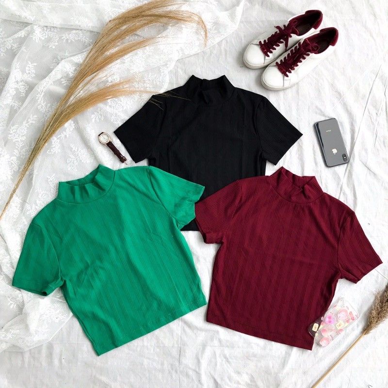 URBAN OUTFITER CROP TOP/KAOS WANITA