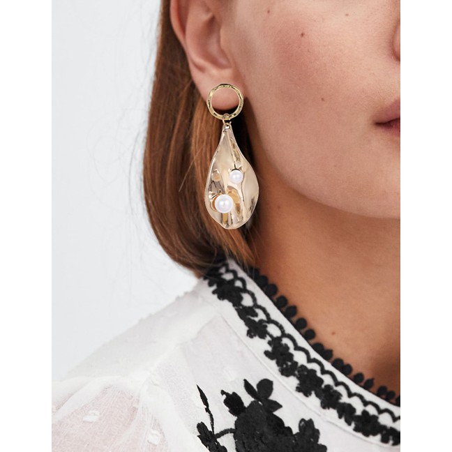 LRC Anting Tusuk Fashion Gold Alloy Pearl Geometric Earrings F33297