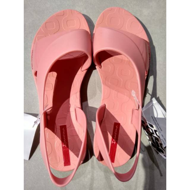  Sandal  wanita sandal  tali  design samping Merk  ipanema 