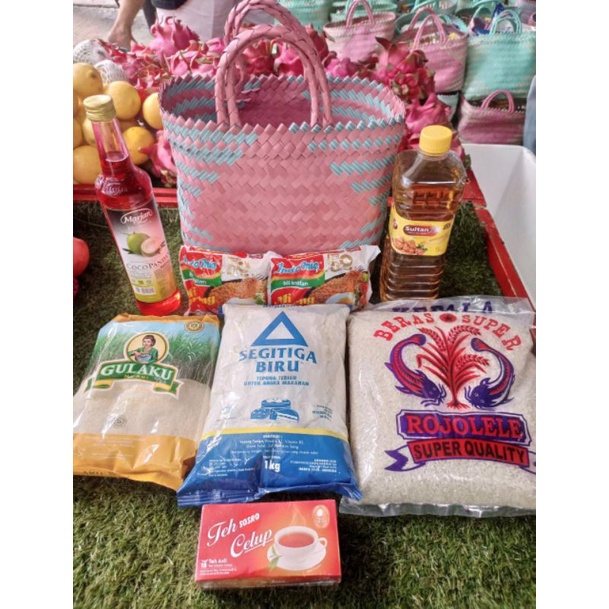 

Paket sembako free tas anyaman