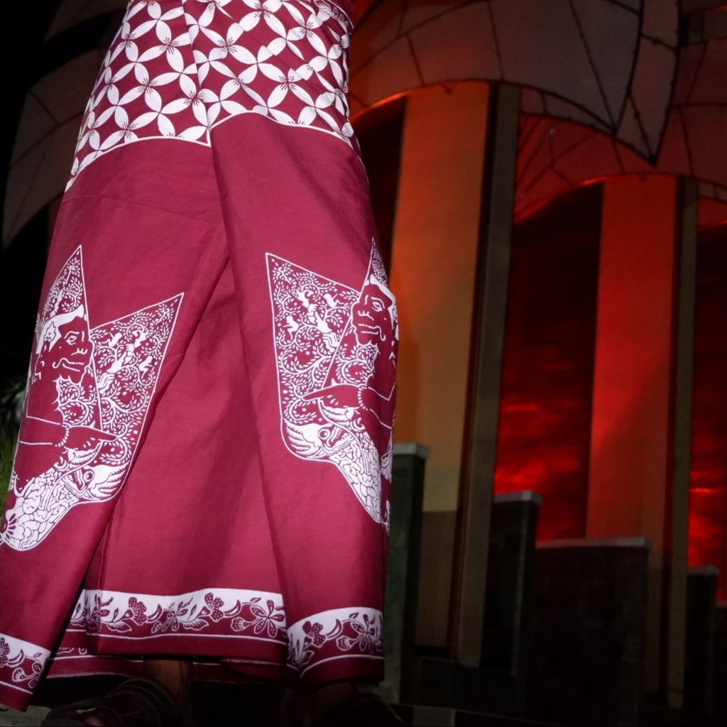Sarung gunungan Wayang Semar Merah