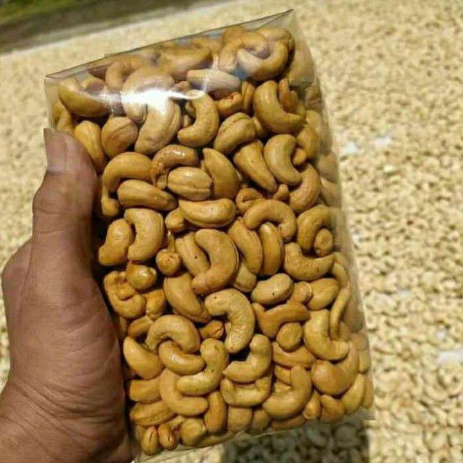 

Kacang mete / kacang mede goreng 1kg (1000gram)