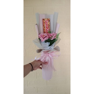 

BUKET MINI - BUKET COKLAT - BUKET WISUDA COKLAT - BUKET HUAT COWOK