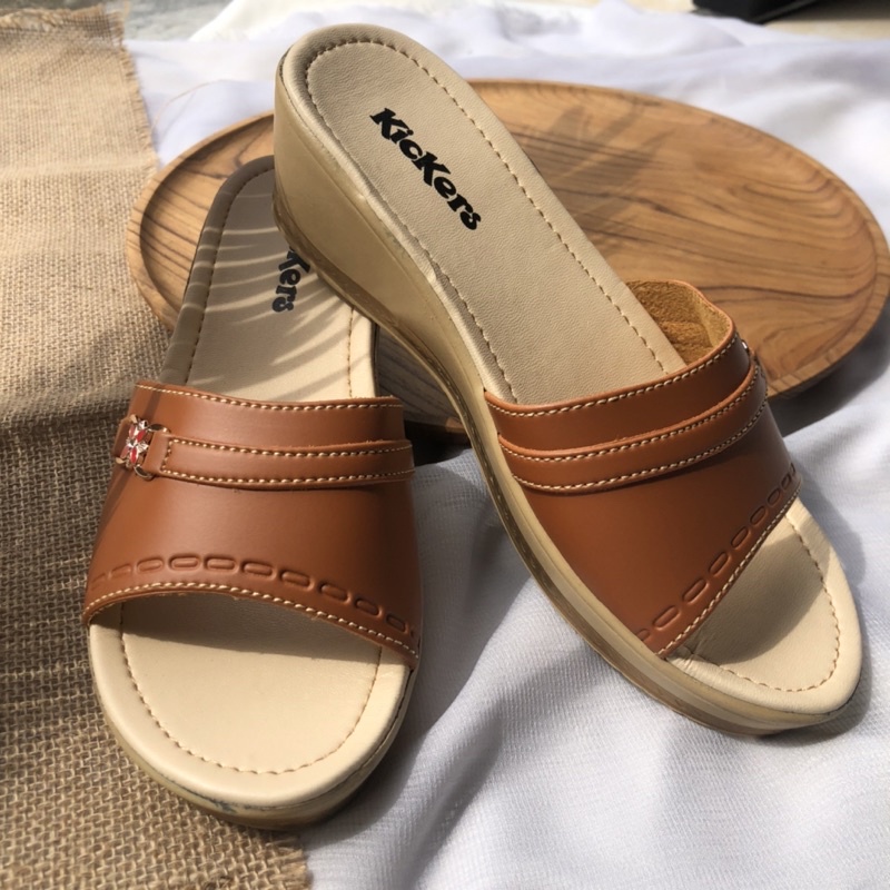 SENDAL WEDGES LESTARI 4 AKSEN BUNGA SANDAL WANITA CEWEK TERLARIS TERFAVORIT TERMURAH SANDAL SLOP WANITA KEKINIAN TERBARU SENDAL SELOP PEREMPUAN WEDGES CEWEK CEWE ARISAN PESTA KONDANGAN IBU IBU