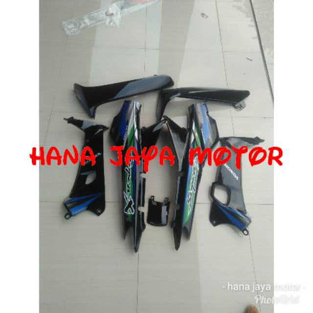 Cover body dan sayap supra x lama body supra