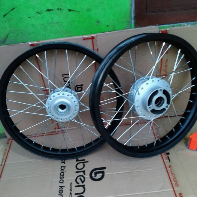 Velg Pelk Depan Belakang Motor Variasi Suzuki Satria Fu