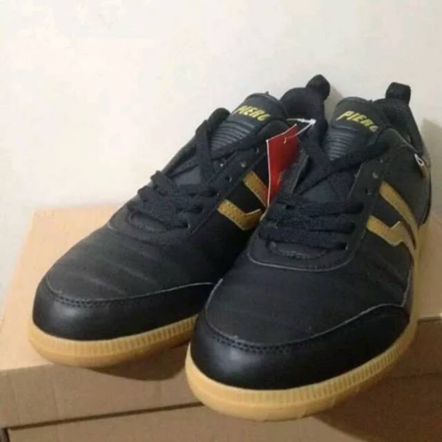 Sepatu running piero saga terbaru