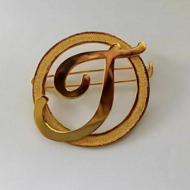 PIN KUSTOM INISIAL LAPIS EMAS / BROS INISIAL NAMA