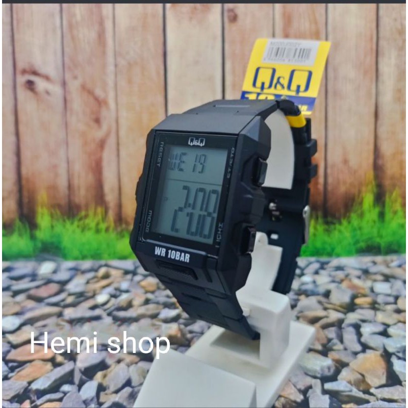 Jam Tangan Pria aksesoris jam cowo Q&Q QnQ QQ Digital Tali Karet Hitam M200J002Y Original