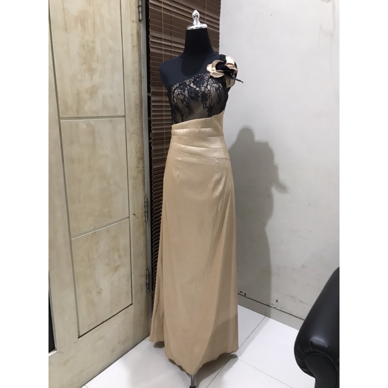 Long Dress Pesta Krem One Shoulder