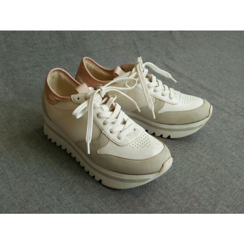 PRELOVED SEPATU SNEAKERS WANITA STRADIVARIUS