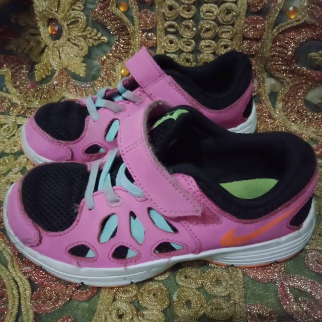 Preloved sepatu nike anak