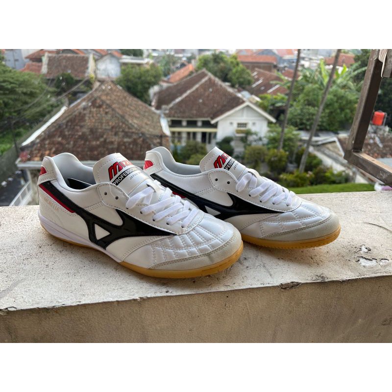 Sepatu Futsal Mizuno Morelia Sala White Black IC