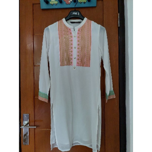 Preloved Tunik merk Chanira white