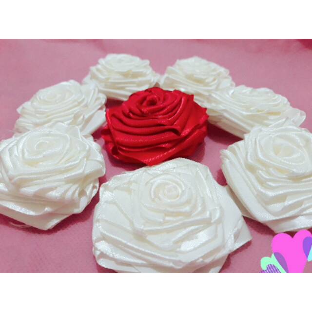 

Bunga mawar pita satin