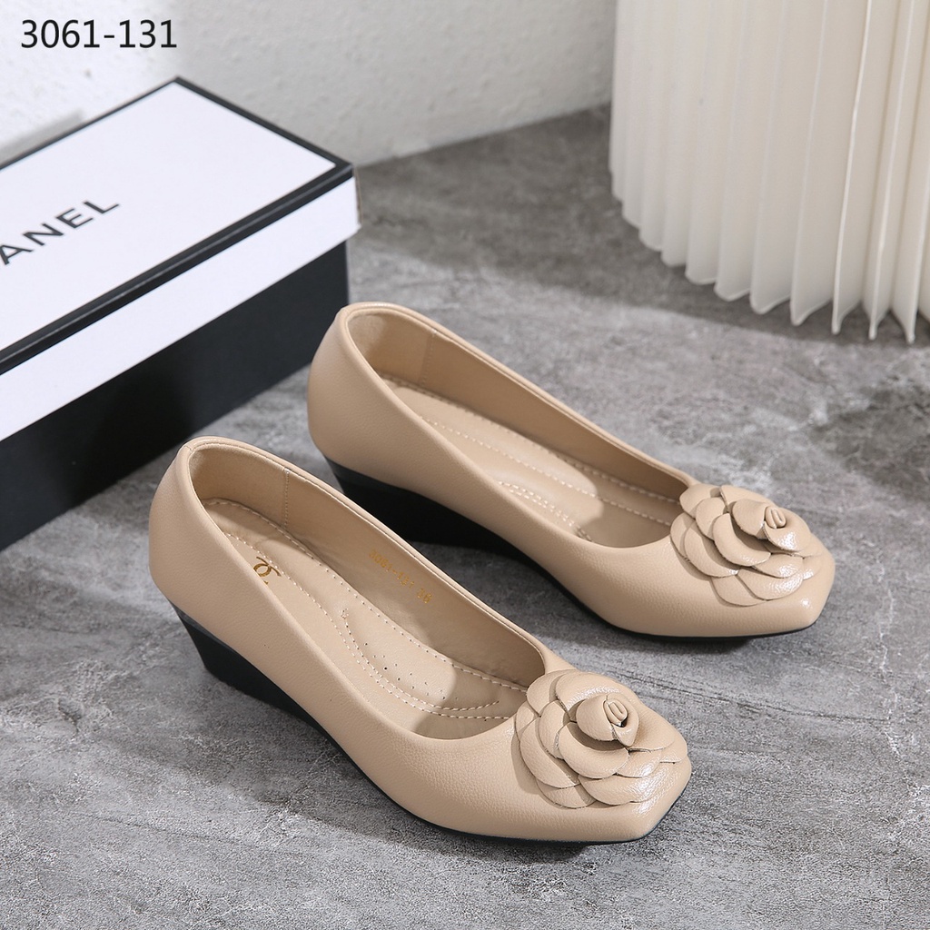 Ch Leather Camelia Wedges Shoes 3061-131