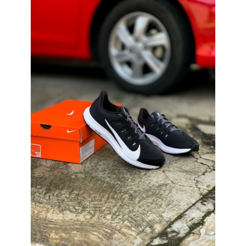NIKE QUEST 2 BLACK/WHITE (MEN)