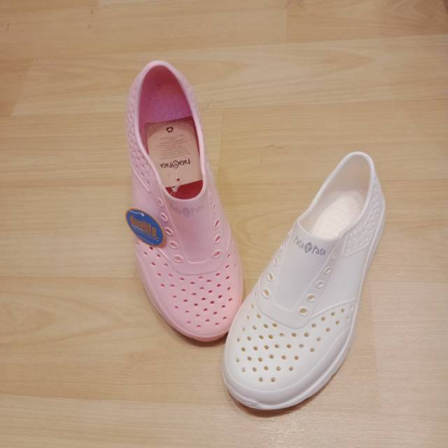 Sepatu karet wanita,sepatu bata,sepatu pata pata, bisa dipakai ke pantai