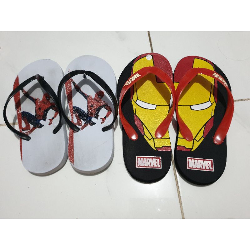 Preloved Sandal Jepit Anak karakter marvel. spiderman dan iron man. Bekas