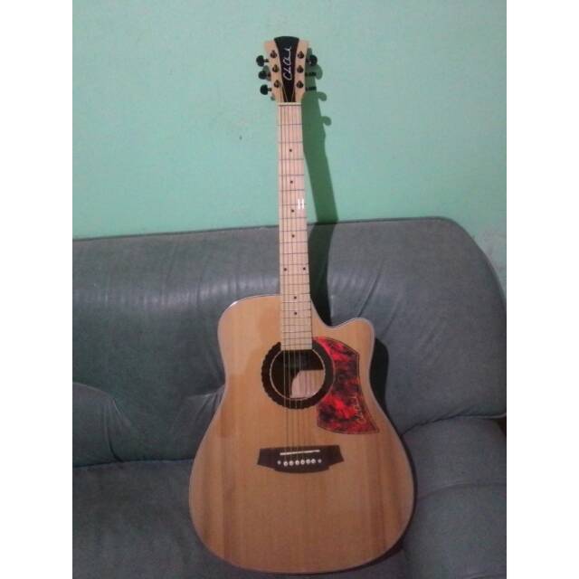 Gitar akustik cole clark custome