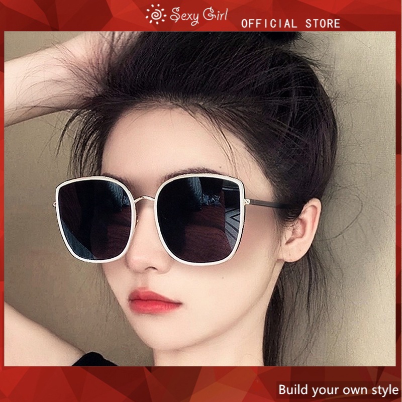 Kacamata Hitam Pelindung UV Bentuk Cekung Warna Hitam Putih Gaya Retro Korea Untuk Perempuan