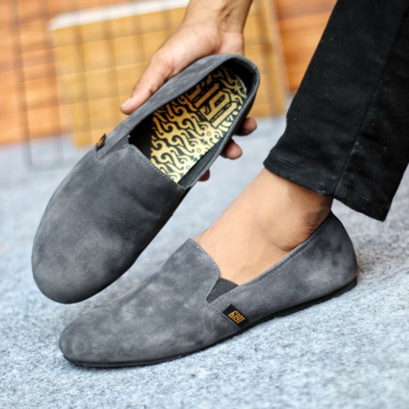 CHORD GREY Sepatu Slip On Pria Kulit Suede Spatu Casual Santai Slop Mian Keren Selop Kasual Kerja Kondangan Pesta