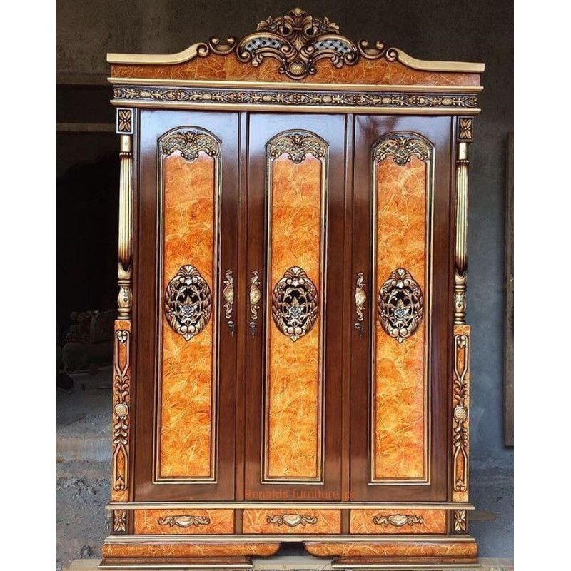 lemari pakaian jati ukir Jepara murah 3 pintu