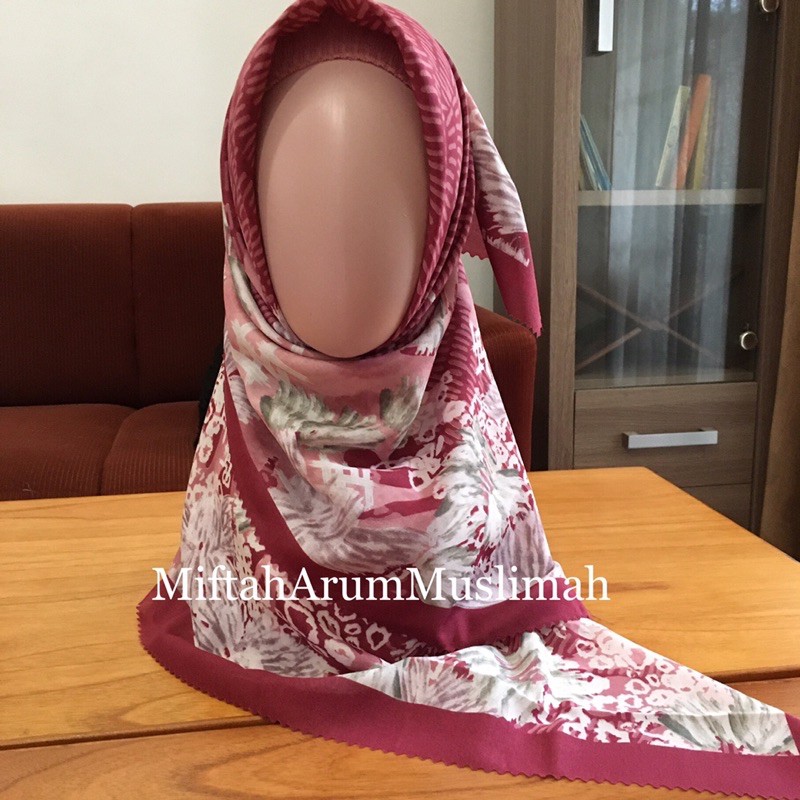 Hijab Voal Motif Lasercut Jilbab Segi Empat