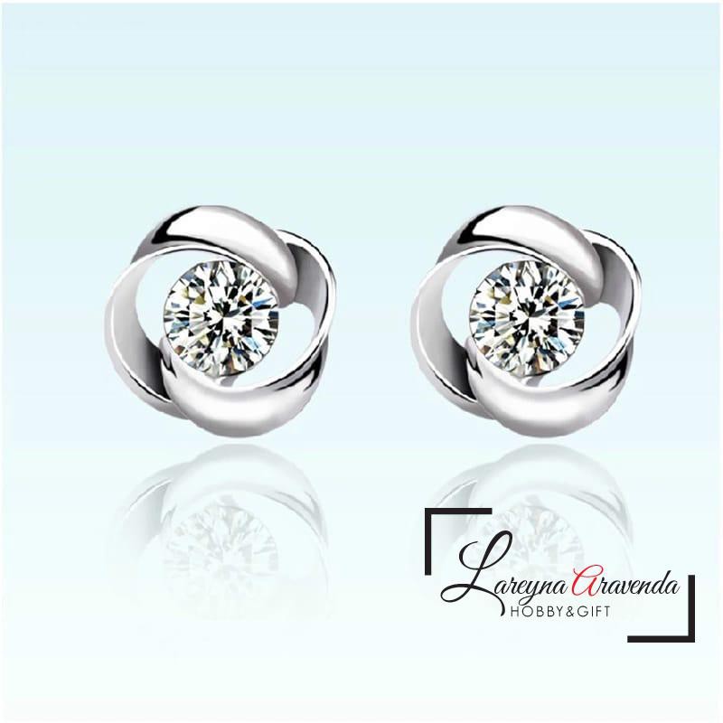 Anting Titanium Wanita Model Bunga Kristal Crystal Swarovski AT011