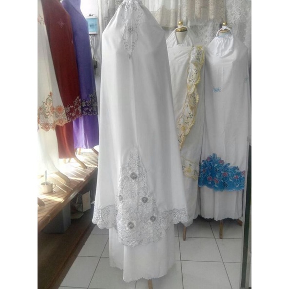 mukena kiswah,nuraini tampilan cantik