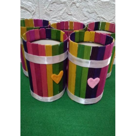 

prakarya tempat pensil dari stik eskrim dan kaleng bekas